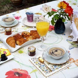 petit-dej-romantique_800_349057114